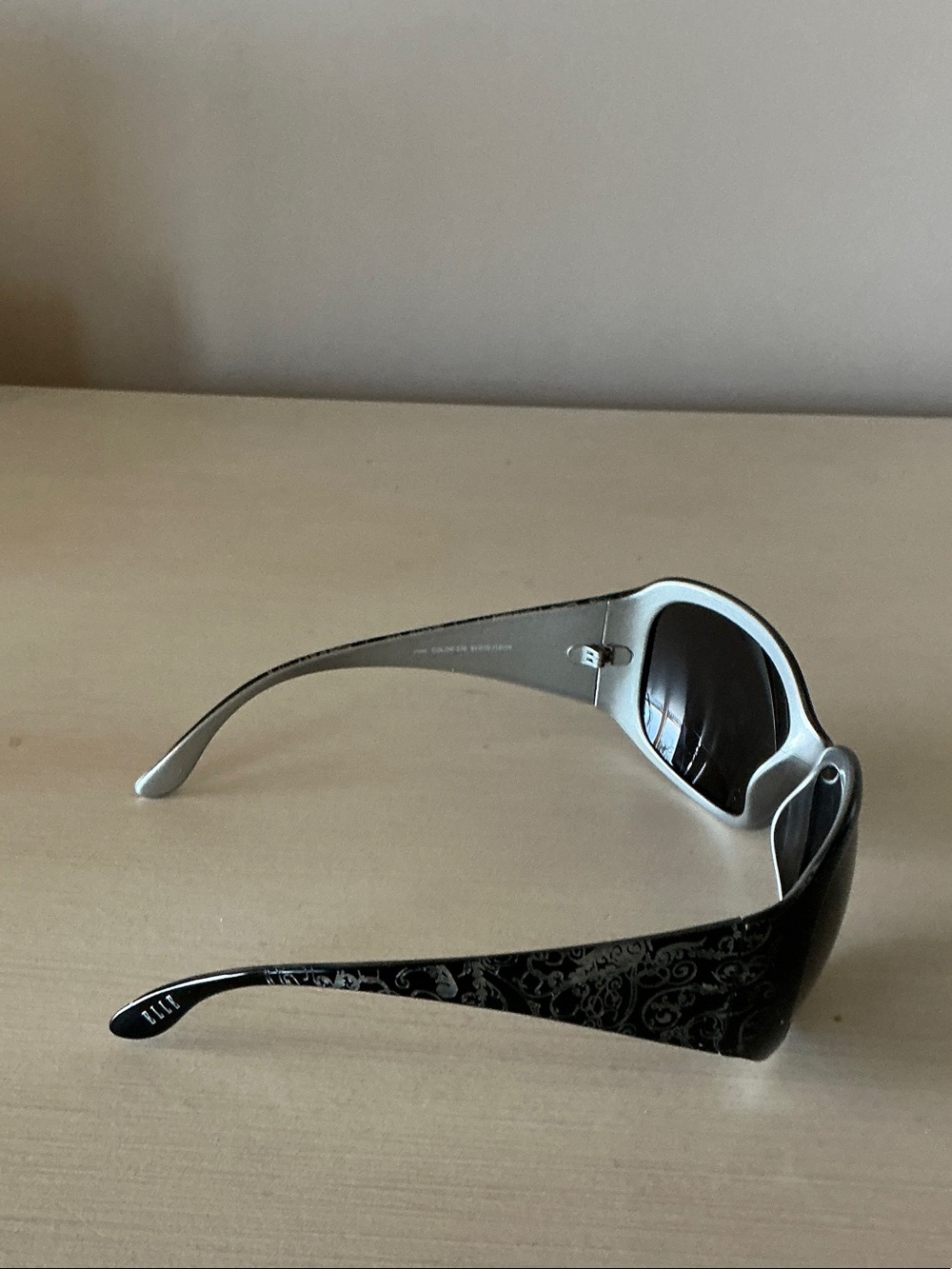 Elle Black & Gray Oversized Women's Sunglasses - Picture 4 of 11